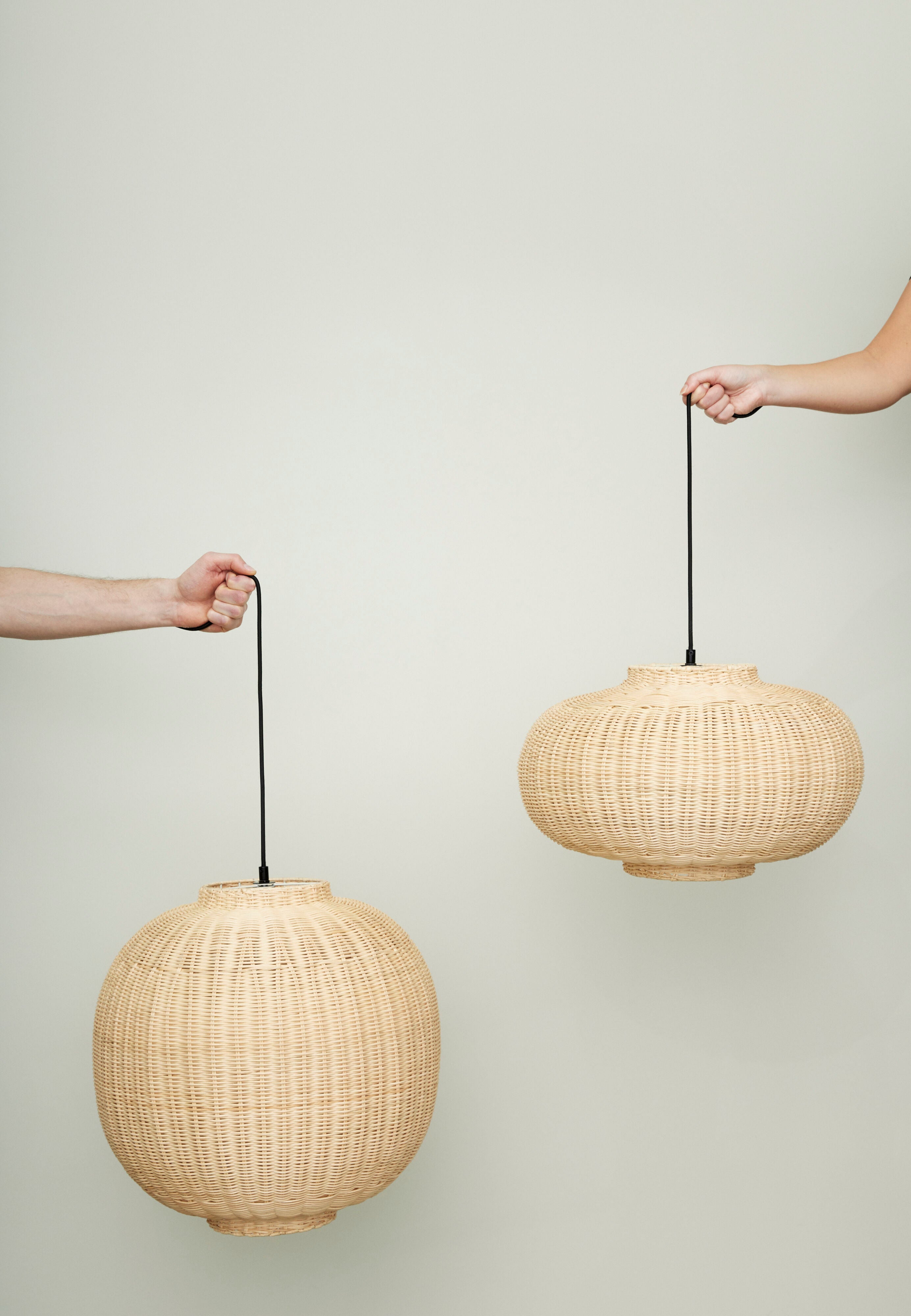 Hanging lamp "Chand" Ellipse natural colors
