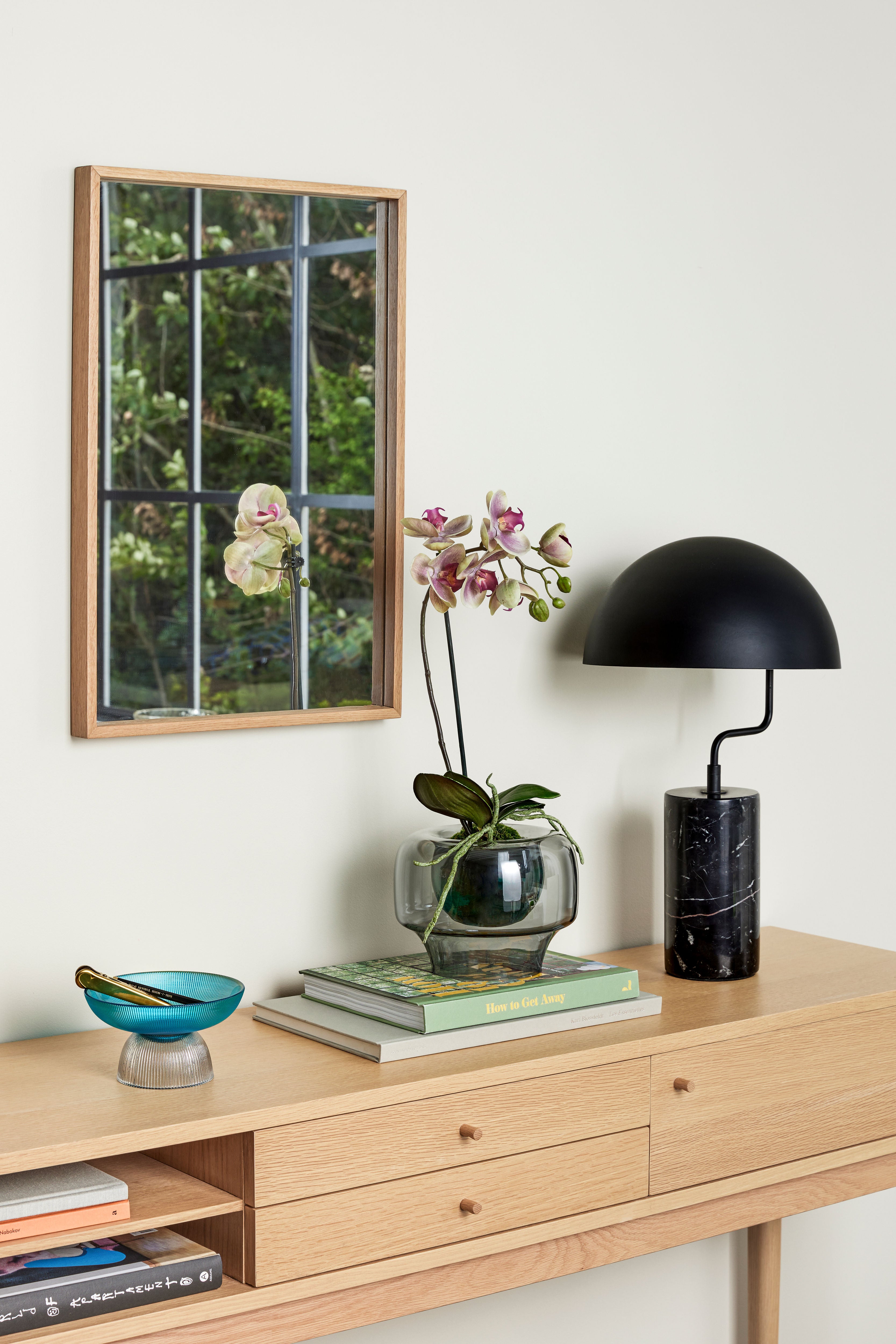 Table lamp "Poise" black marble