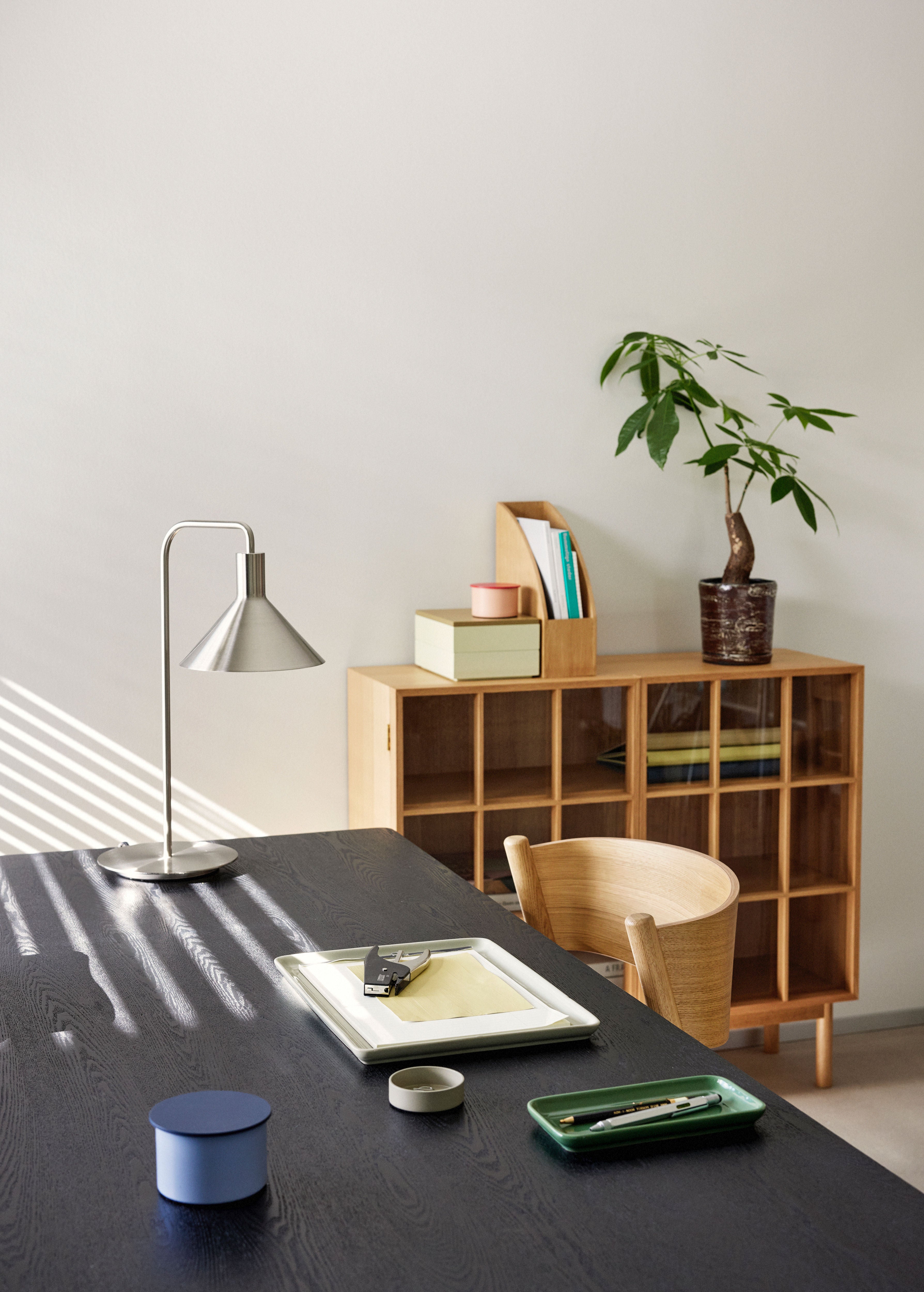 Hübsch Solo Tischlampe Nickel