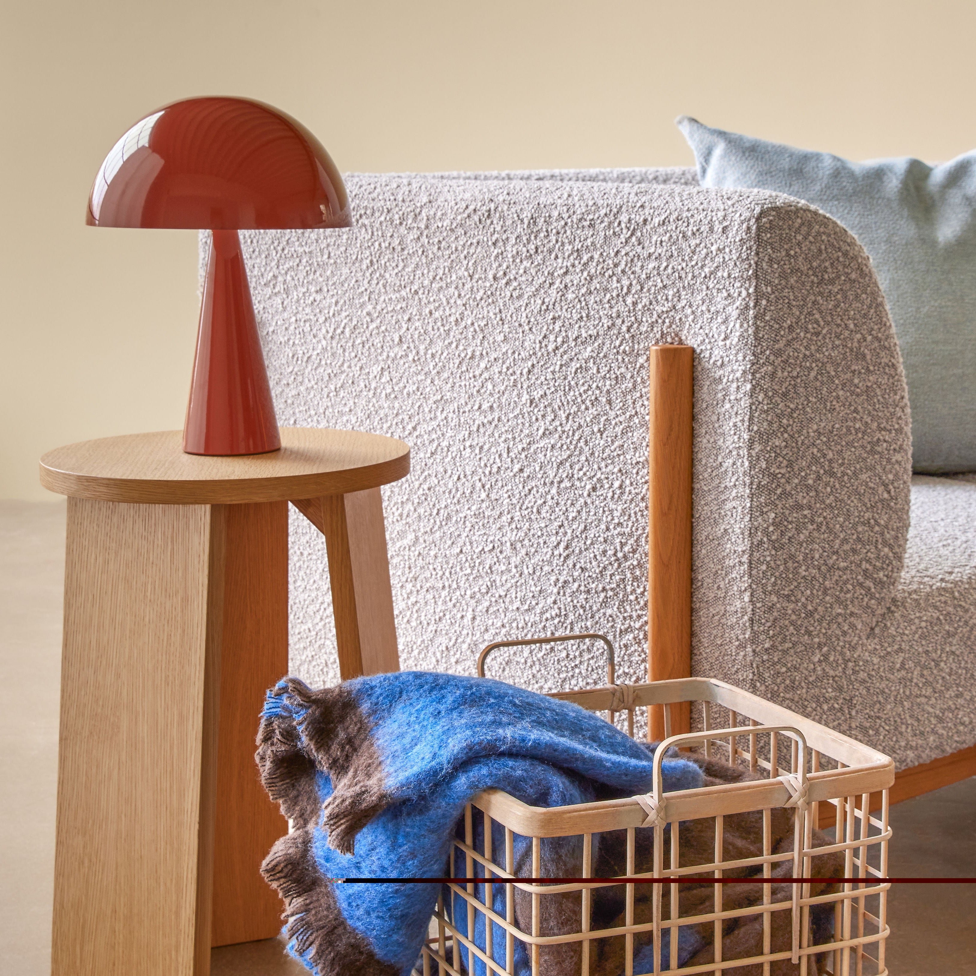 Mush Tischlampe Mini Rot – Glossy Rostrot mit Sandfarbenem Stoffkabel