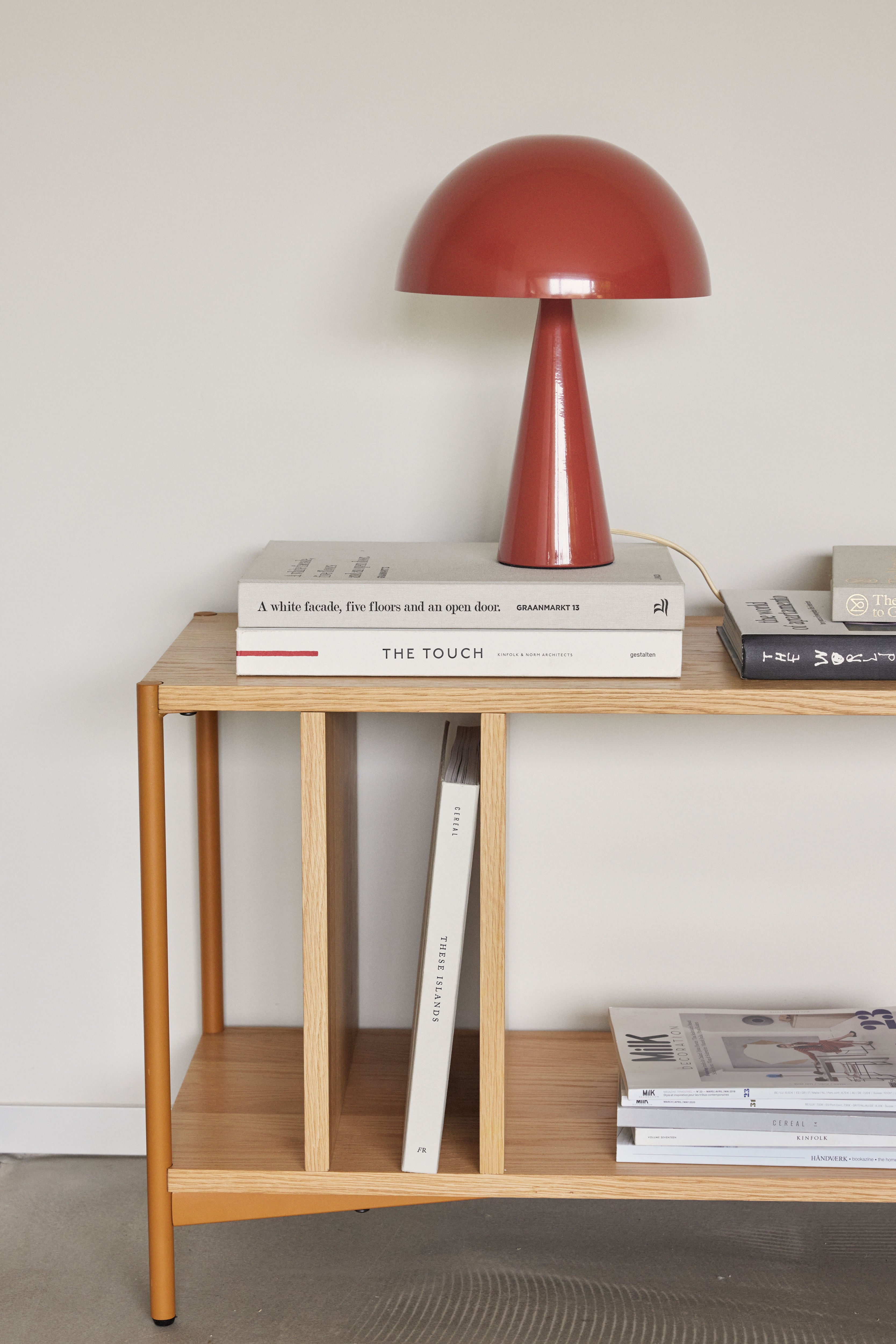 Mush Tischlampe Mini Rot – Glossy Rostrot mit Sandfarbenem Stoffkabel