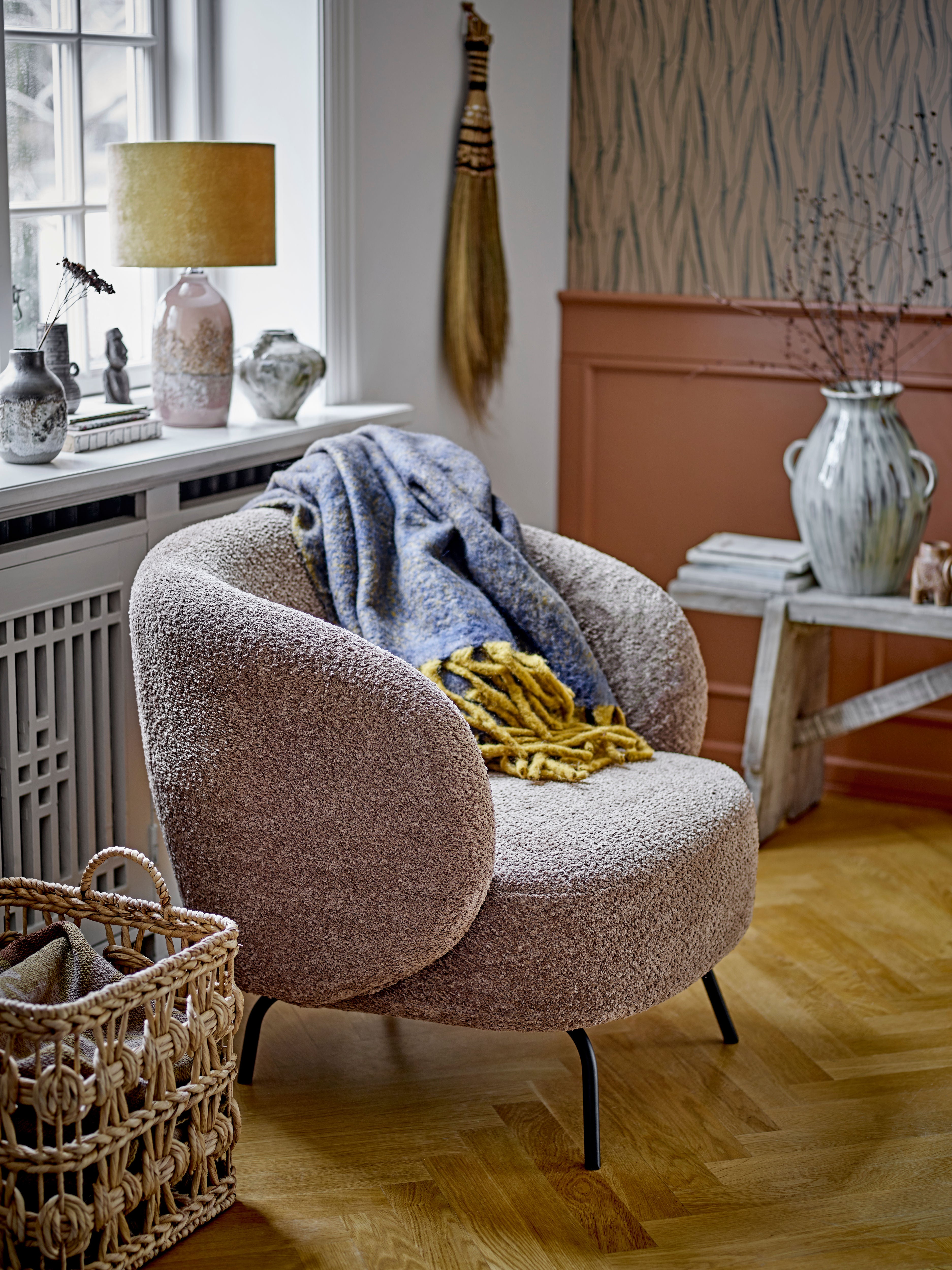 Keisha Tischlampe Rose - Handgefertigte Steingut-Lampe von Bloomingville