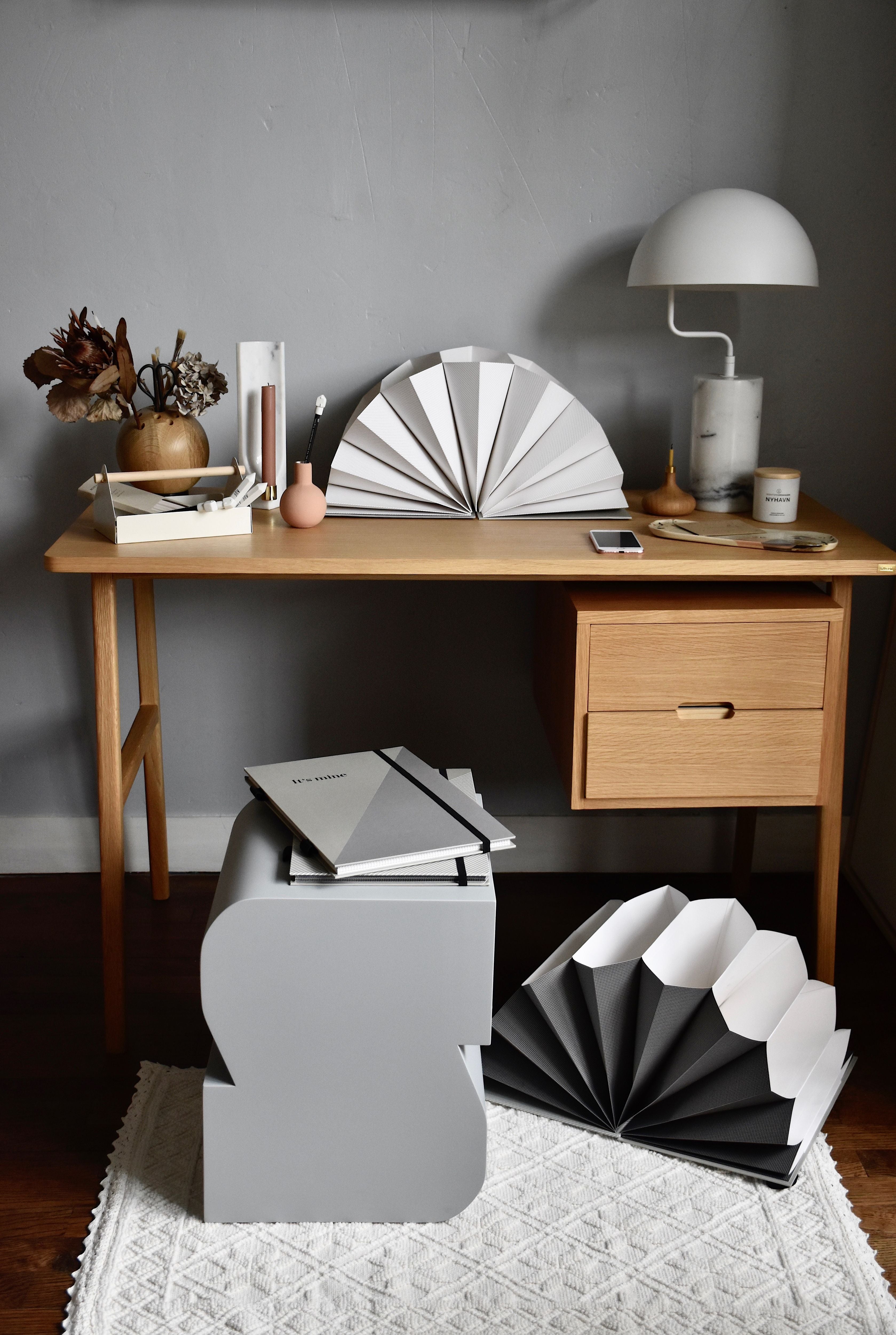 Table lamp "Poise" white marble