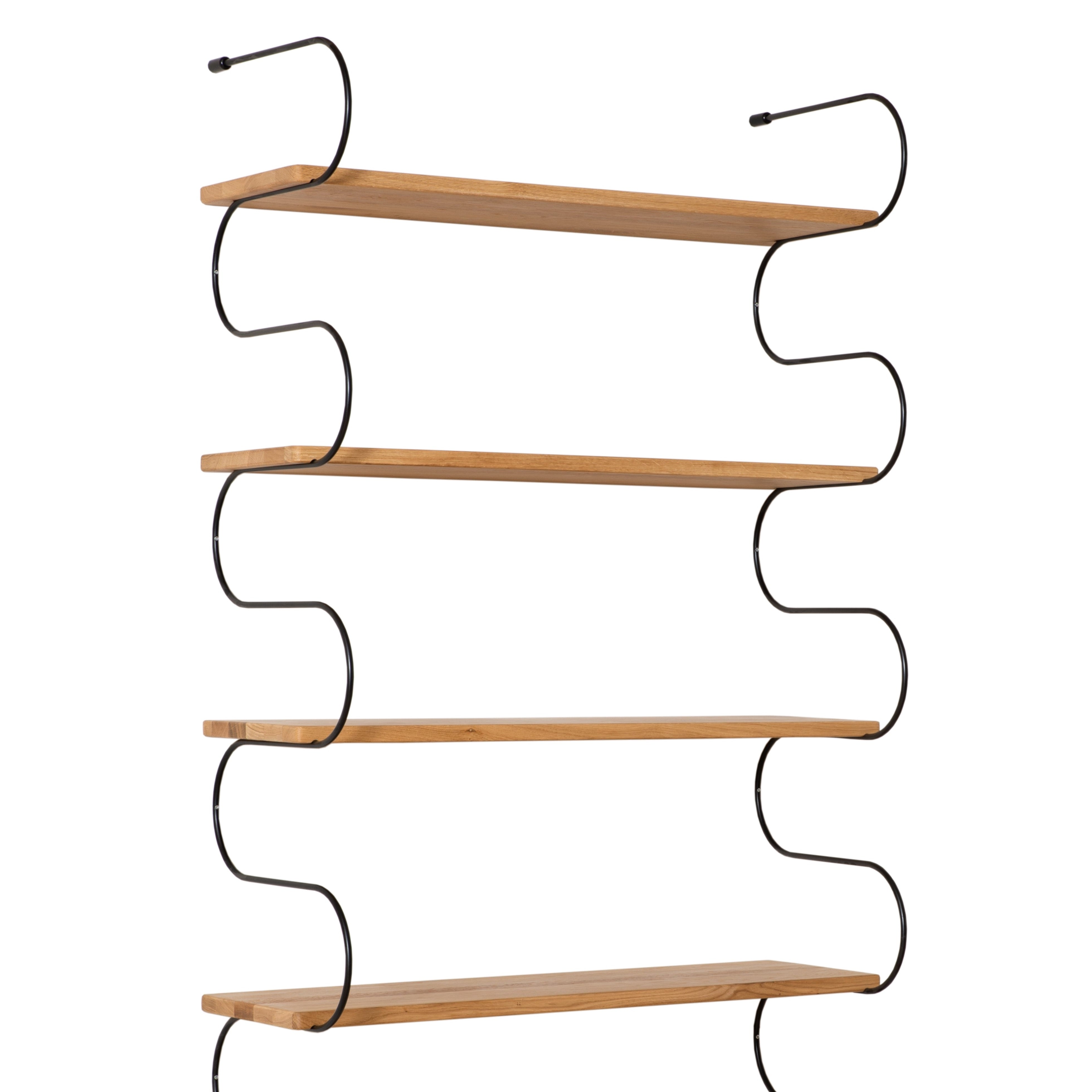 Das modulare Regalsystem "ONDA" Groß in Schwarz vereint kühne Formen mit weichen Konturen, handgefertigt aus Eichenholz und Metall, um Funktionalität und Eleganz zu verschmelzen.