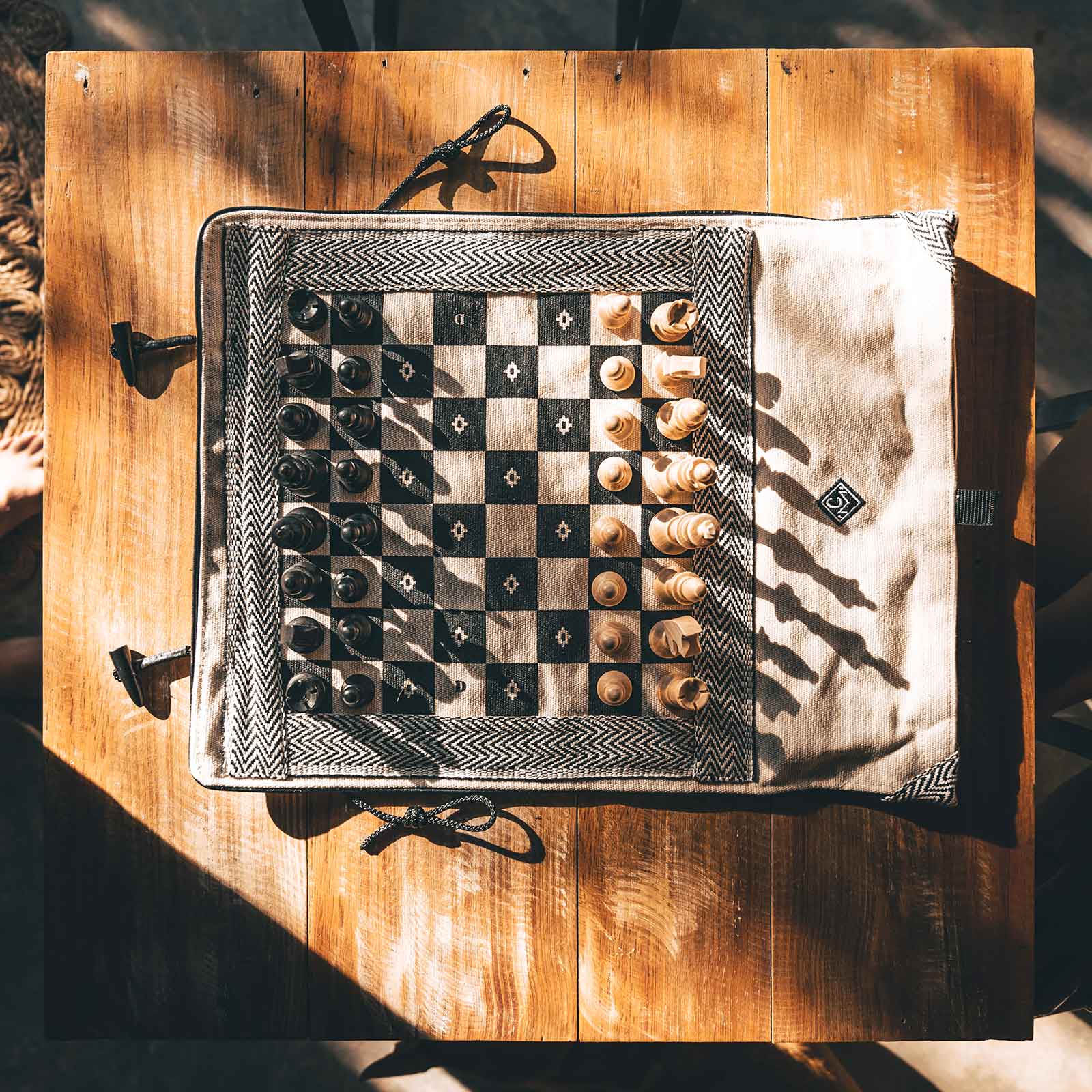 Schachspiel "ChezzMatazz" Schwarz weiß