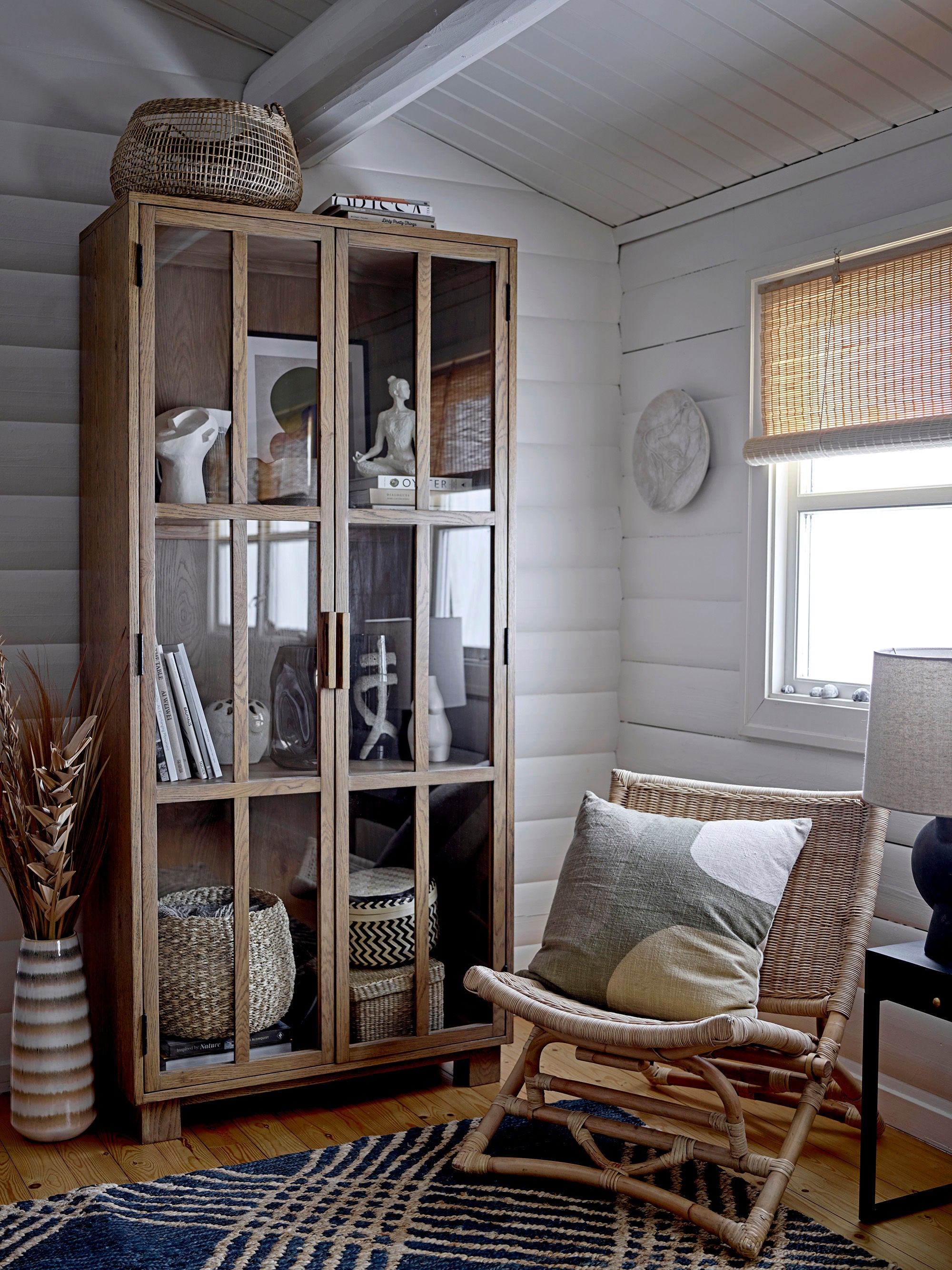 Sculpture "Indo" Decoration White Cement