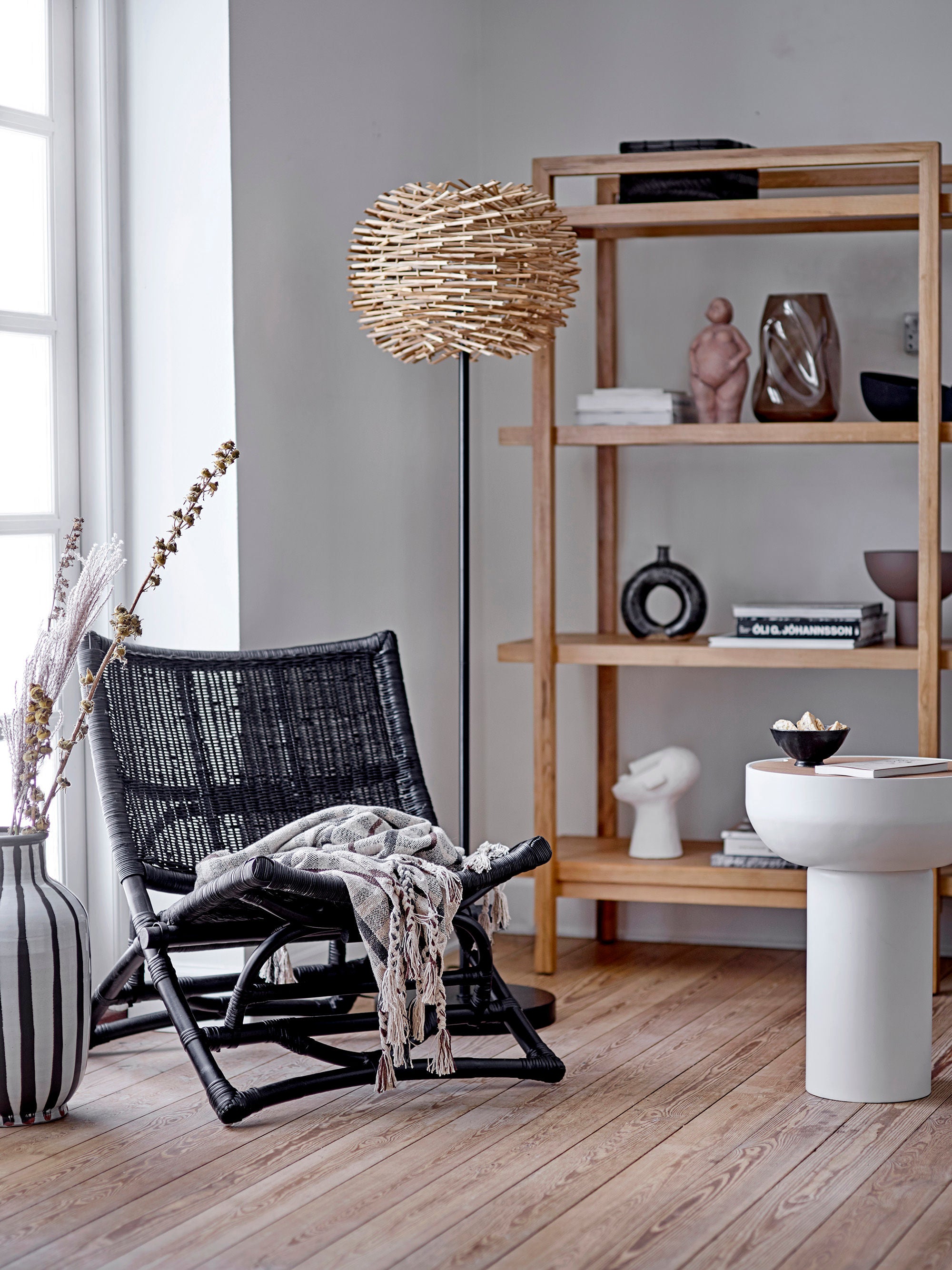 Sculpture "Indo" Decoration White Cement