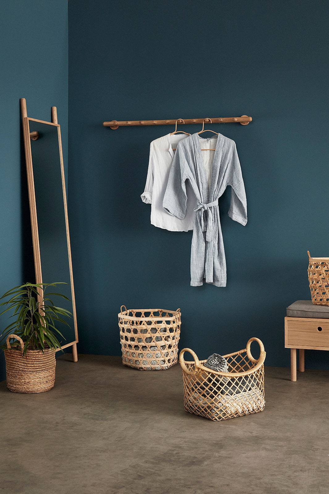 Standing mirror "Lean" natural colors