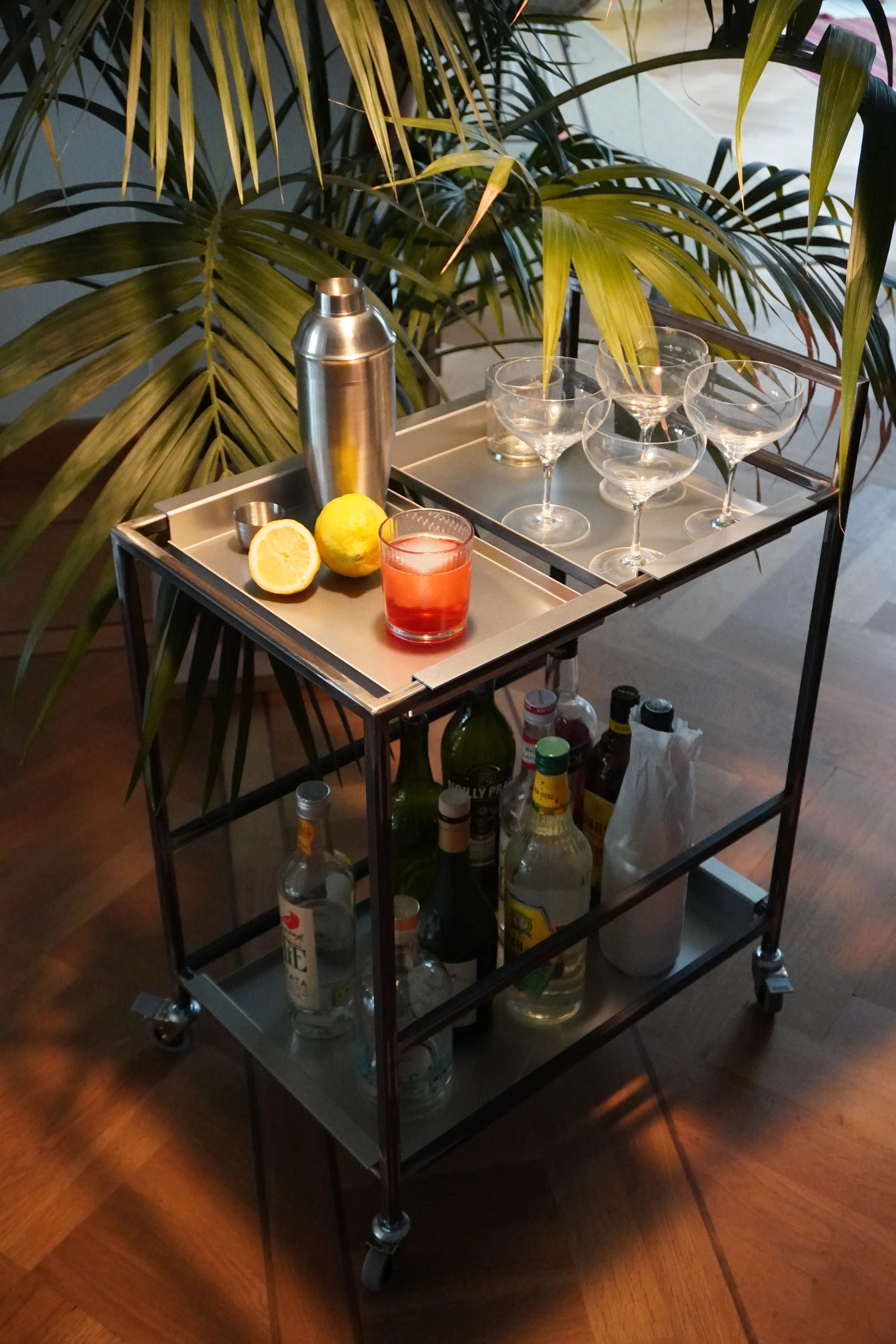 hans objects SET - Bar and serving trolley FRIDA with trays CARLA