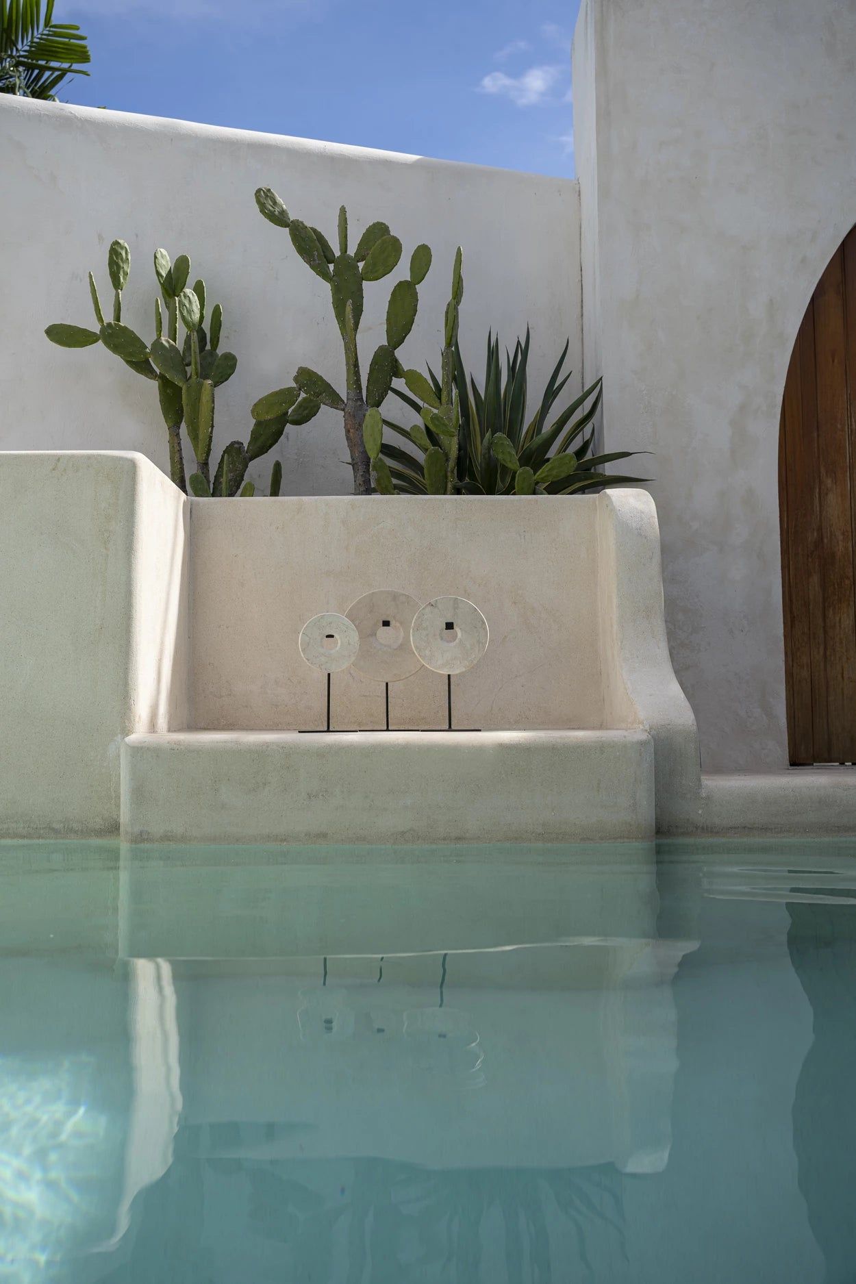 Marble disc on stand white S