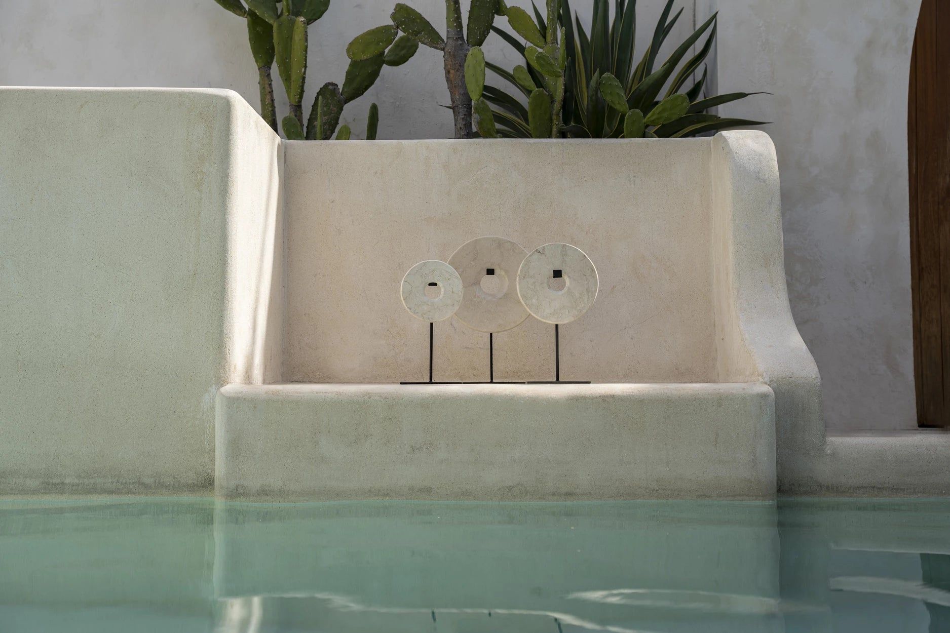 Marble disc on stand white S