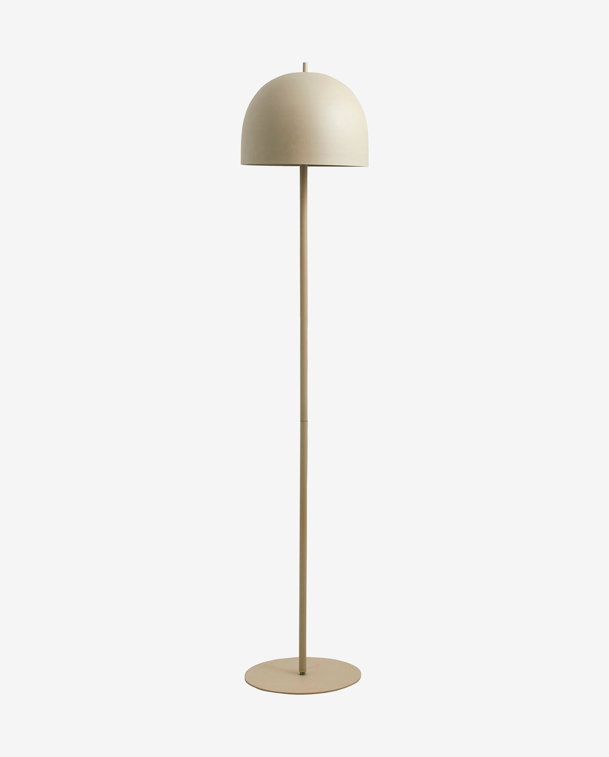 Die Stehlampe "GLOW" in mattem Beige ist eine klassische Beleuchtungslösung aus Eisen mit einem ansprechenden Design und einem dezenten Farbton, der zu verschiedenen Einrichtungsstilen passt