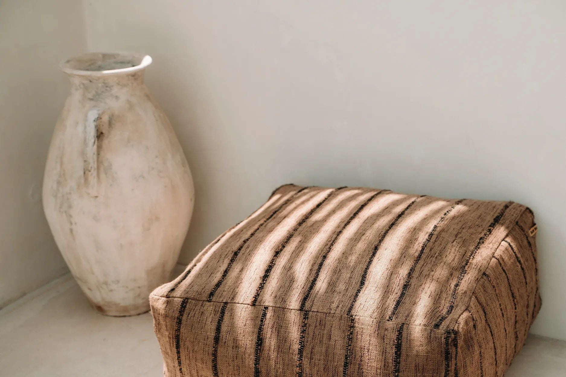 Pouf "The Oh My Gee Pouffe" Beige Black