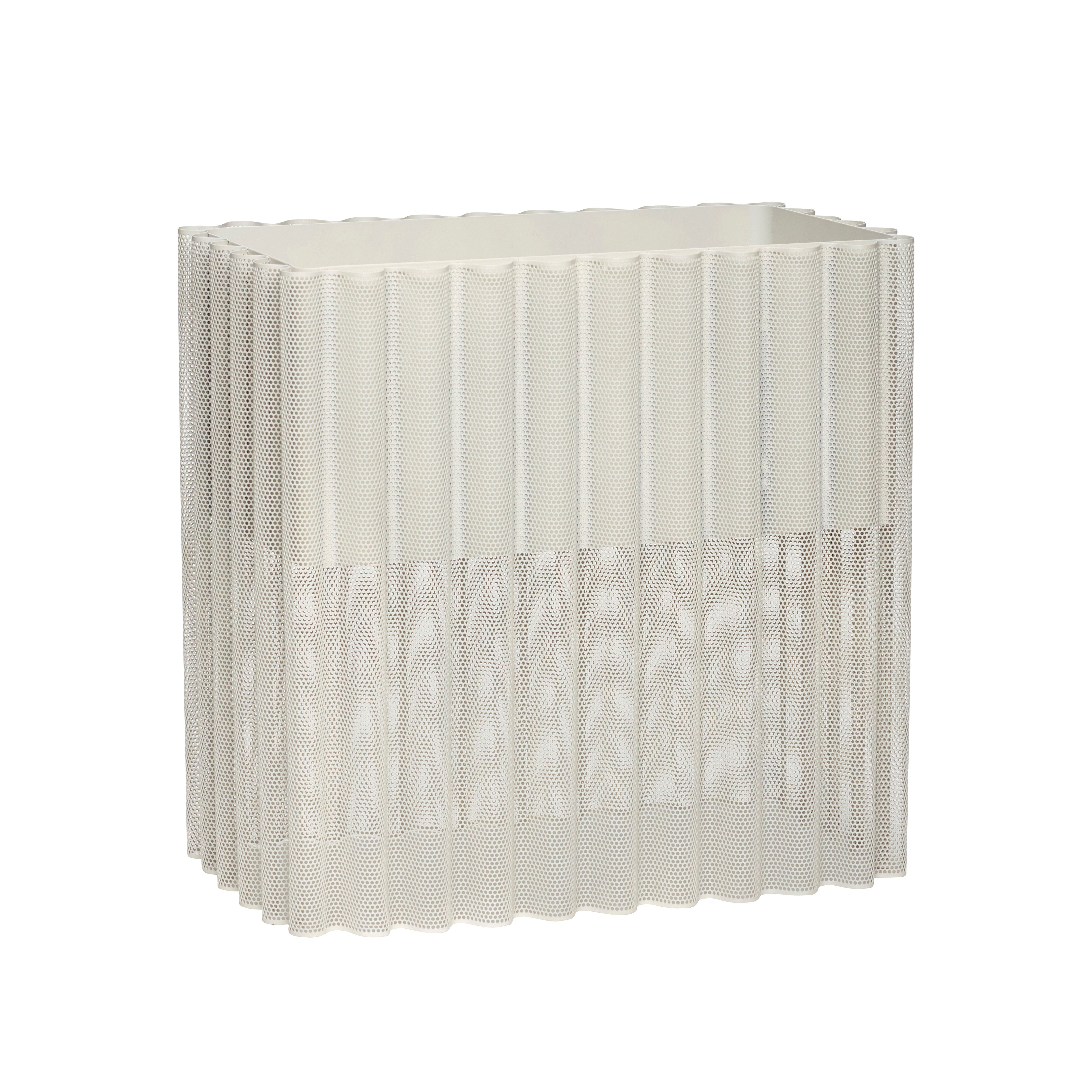 Der Pflanzkasten 'Flow' in Hellgrau aus Metall verleiht Ihrem Raum mit seinem modernen Design und seiner hellen Farbe eine stilvolle Atmosphäre und bietet Ihren Pflanzen eine elegante Bühne