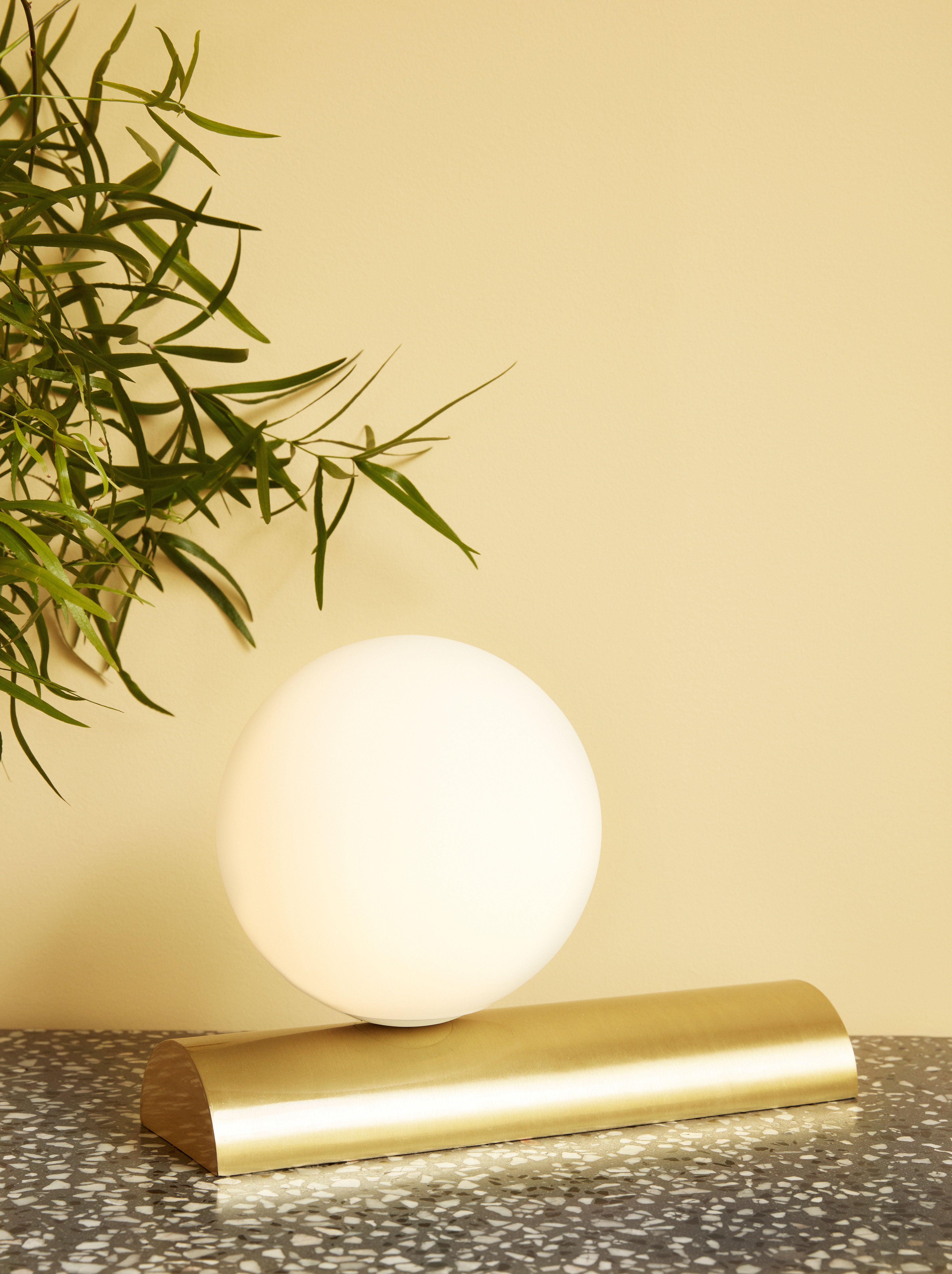 Table lamp "Balance" brass-colored