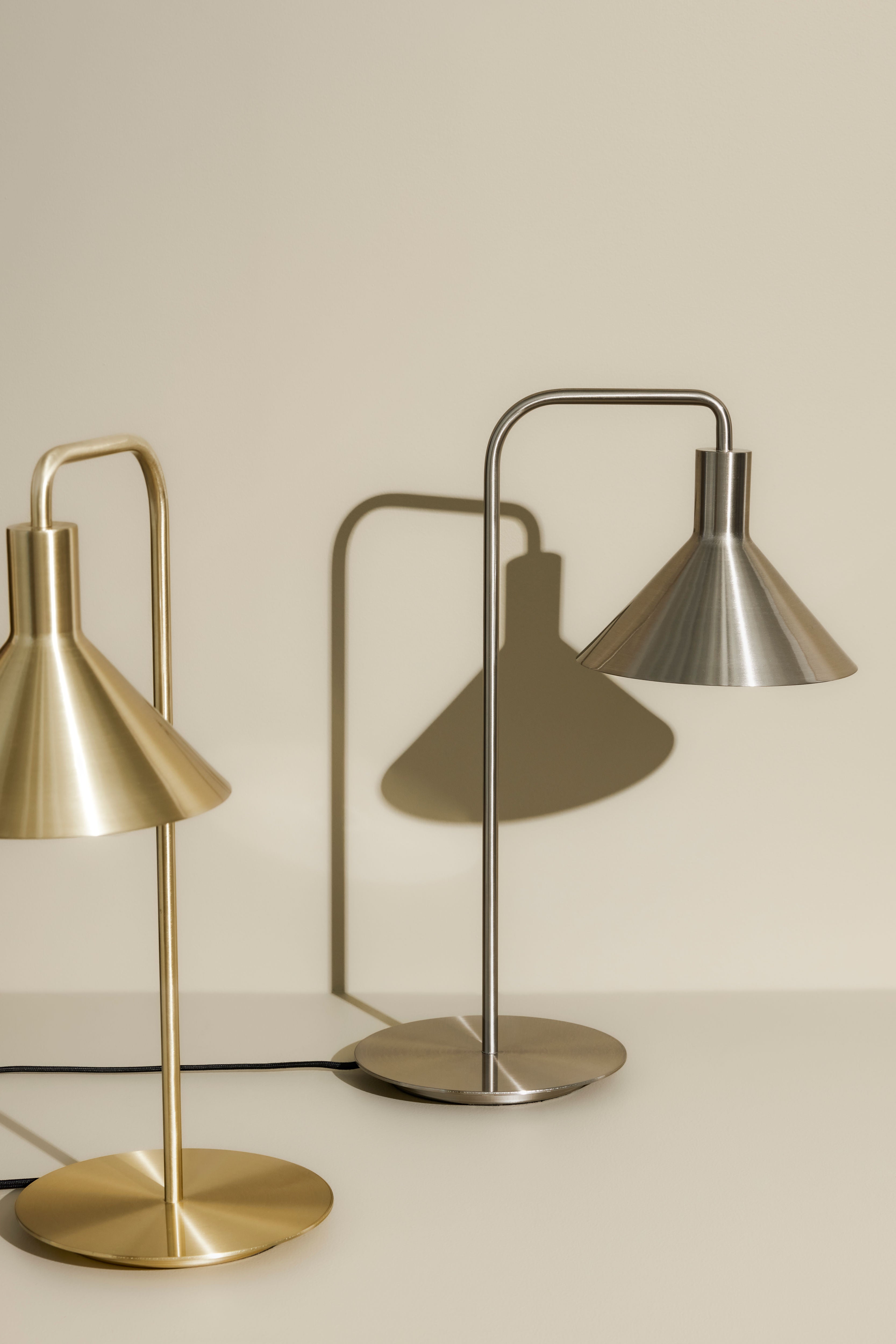 Hübsch Solo Tischlampe Nickel