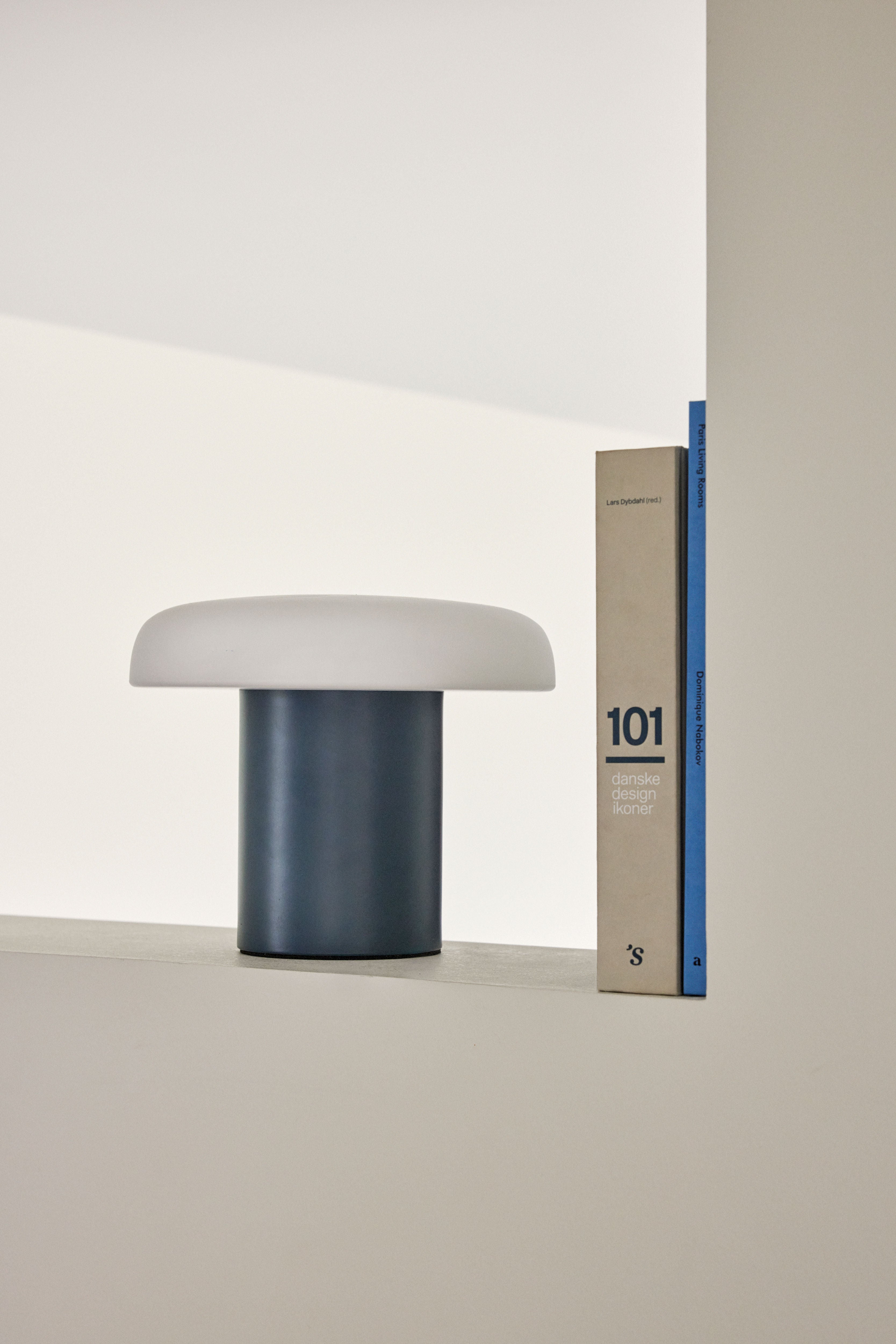 Tischlampe "Ateliers" Dunkelblau/Weiß Glas Eisen