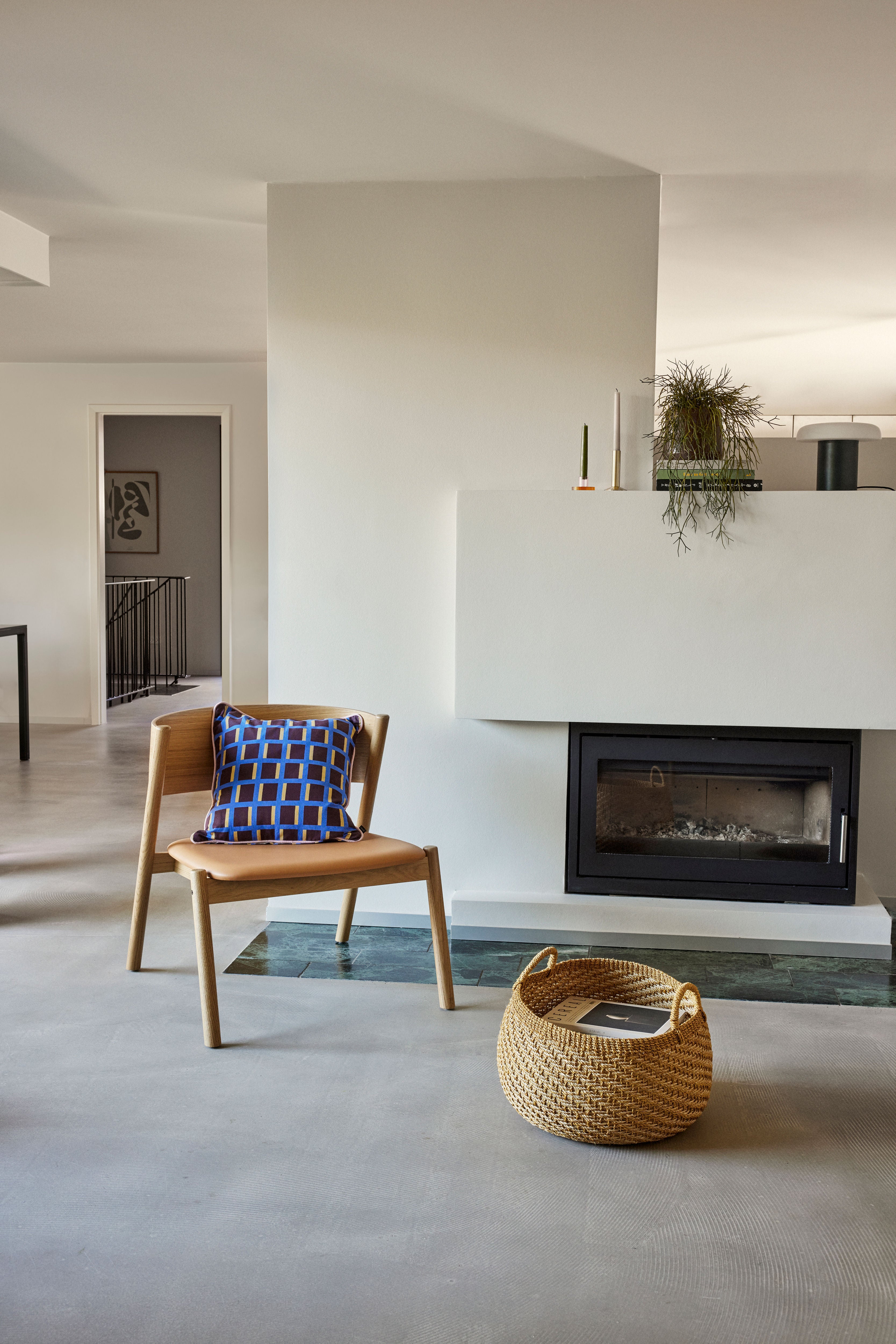 Loungestuhl "Oblique" Sitz Naturfarben