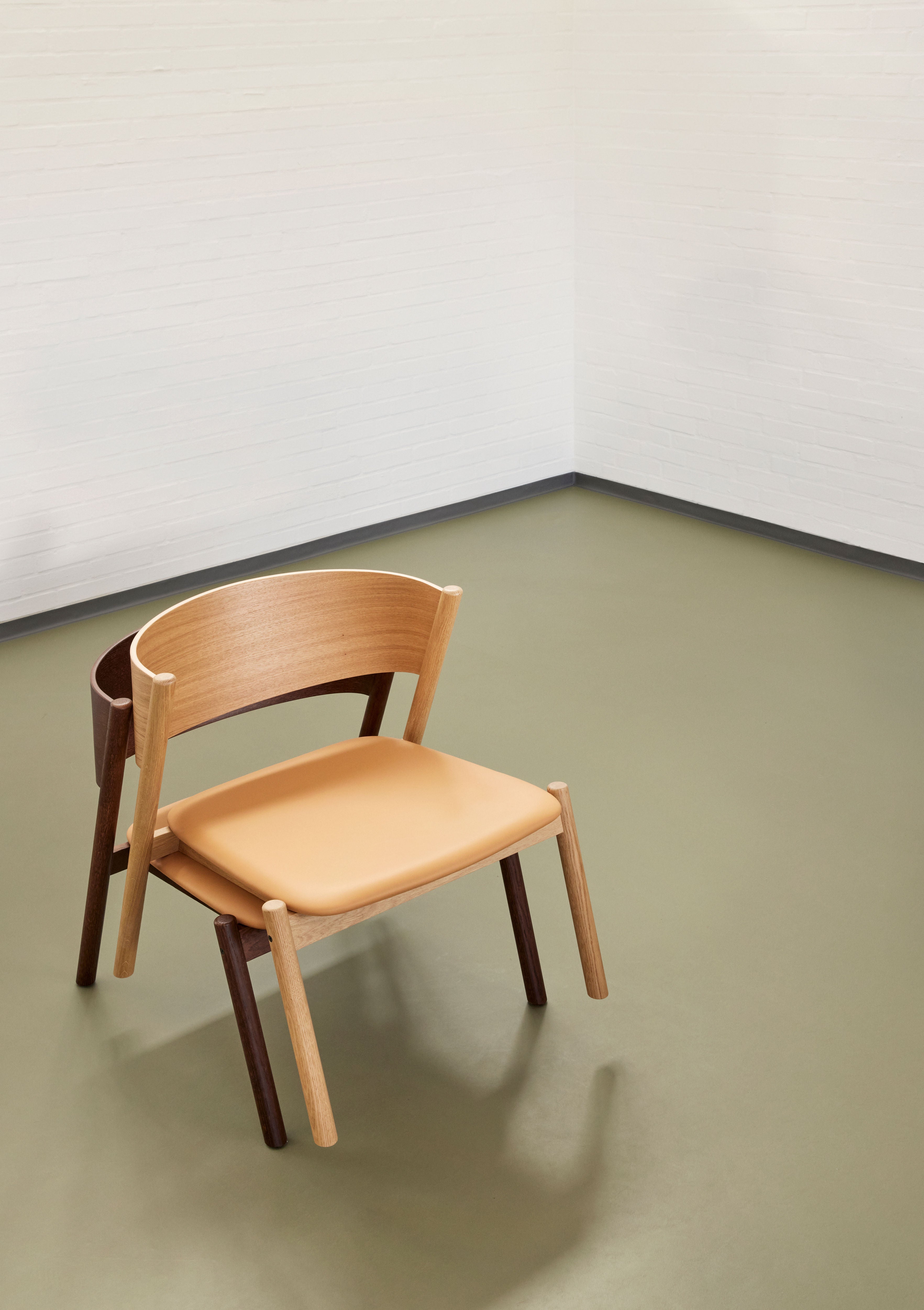 Loungestuhl "Oblique" Holz Dunkelbraun