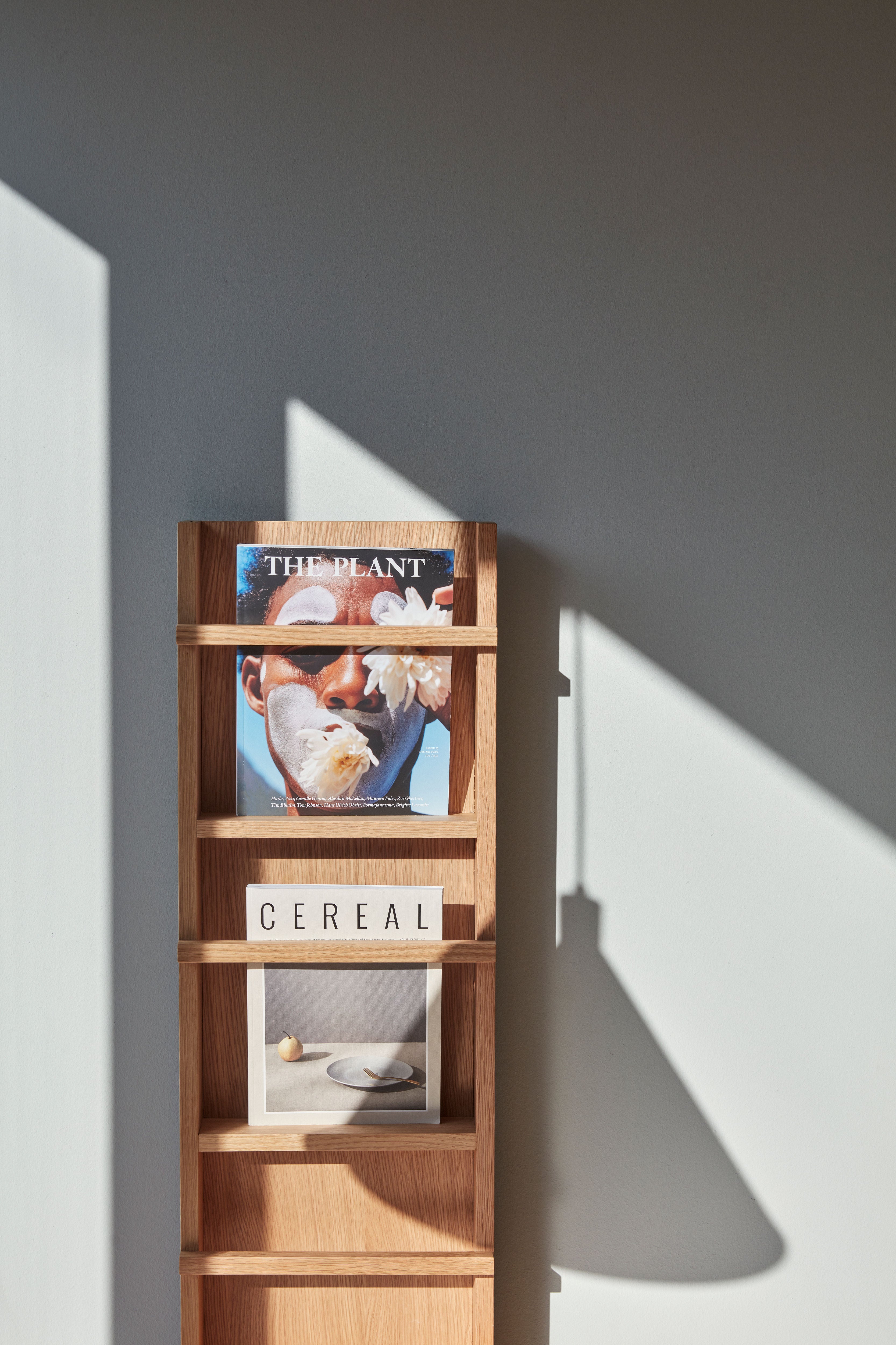 Magazine holder "Vertigo" natural wood