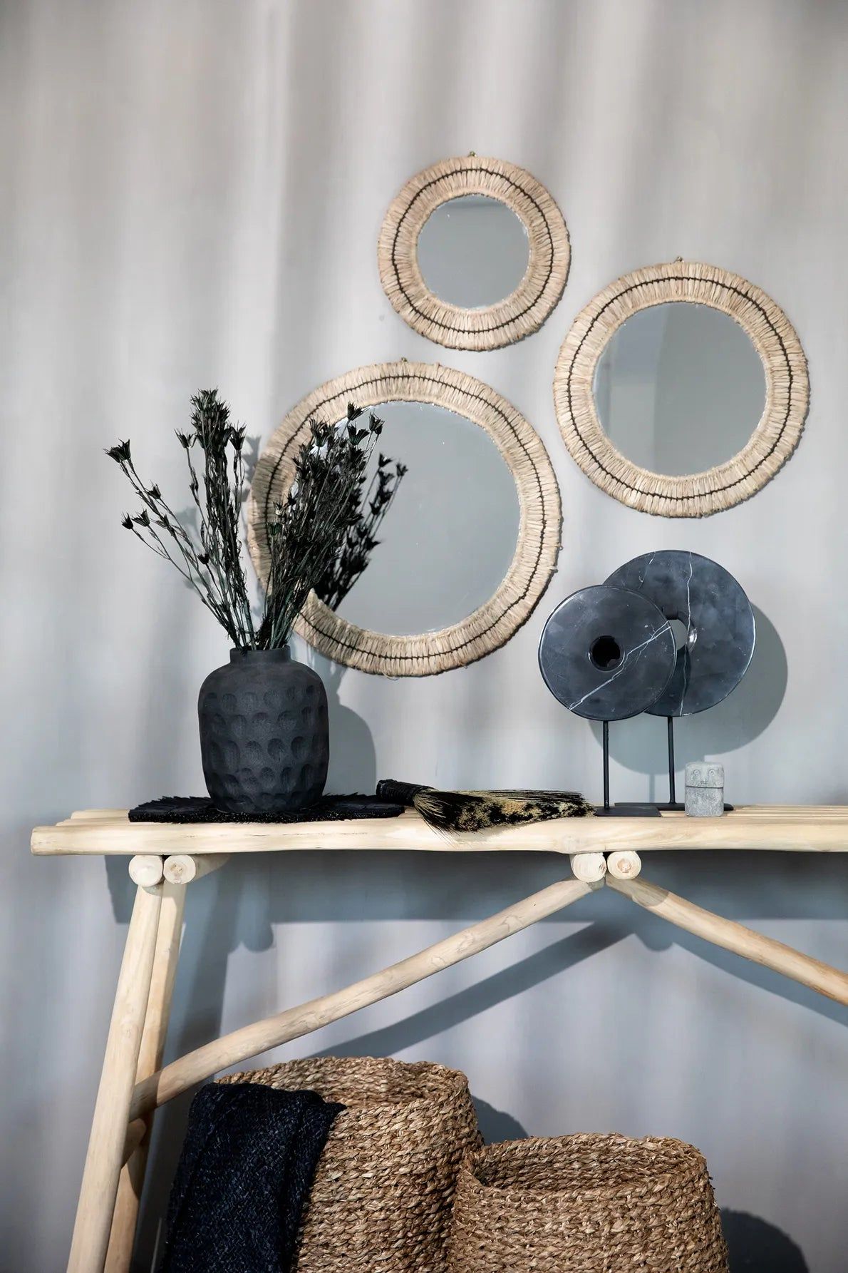 Marble disc on stand black M 
